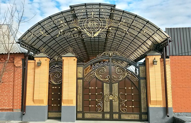 Купить или заказать ворота для дома с навесом - стильные и надежные решения для вашего участка в Муравленко от 42854 руб | ВоротМастер-Мрв